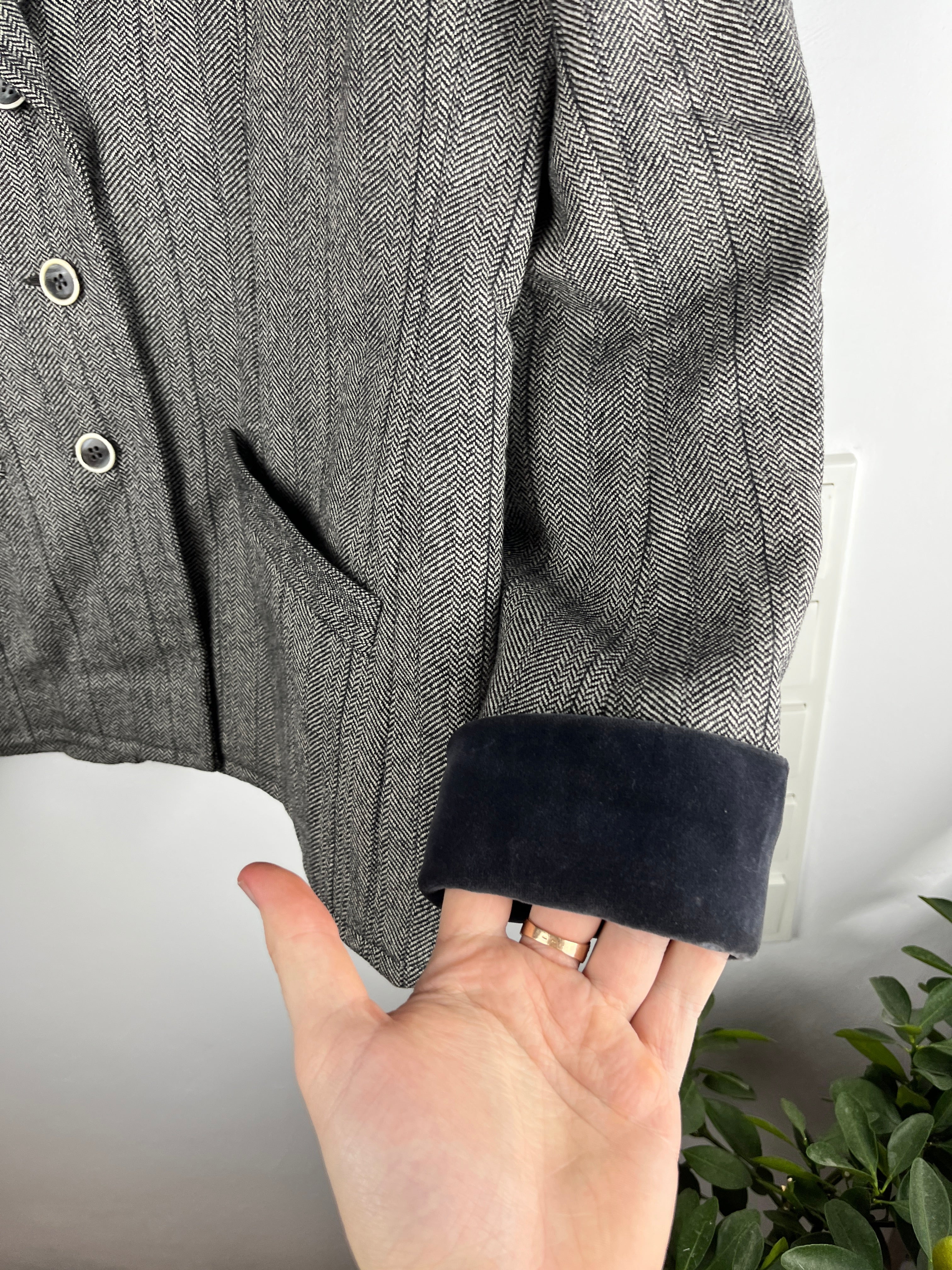 Vintage Herringbone Wool Blazer with Velvet Collar — Size M