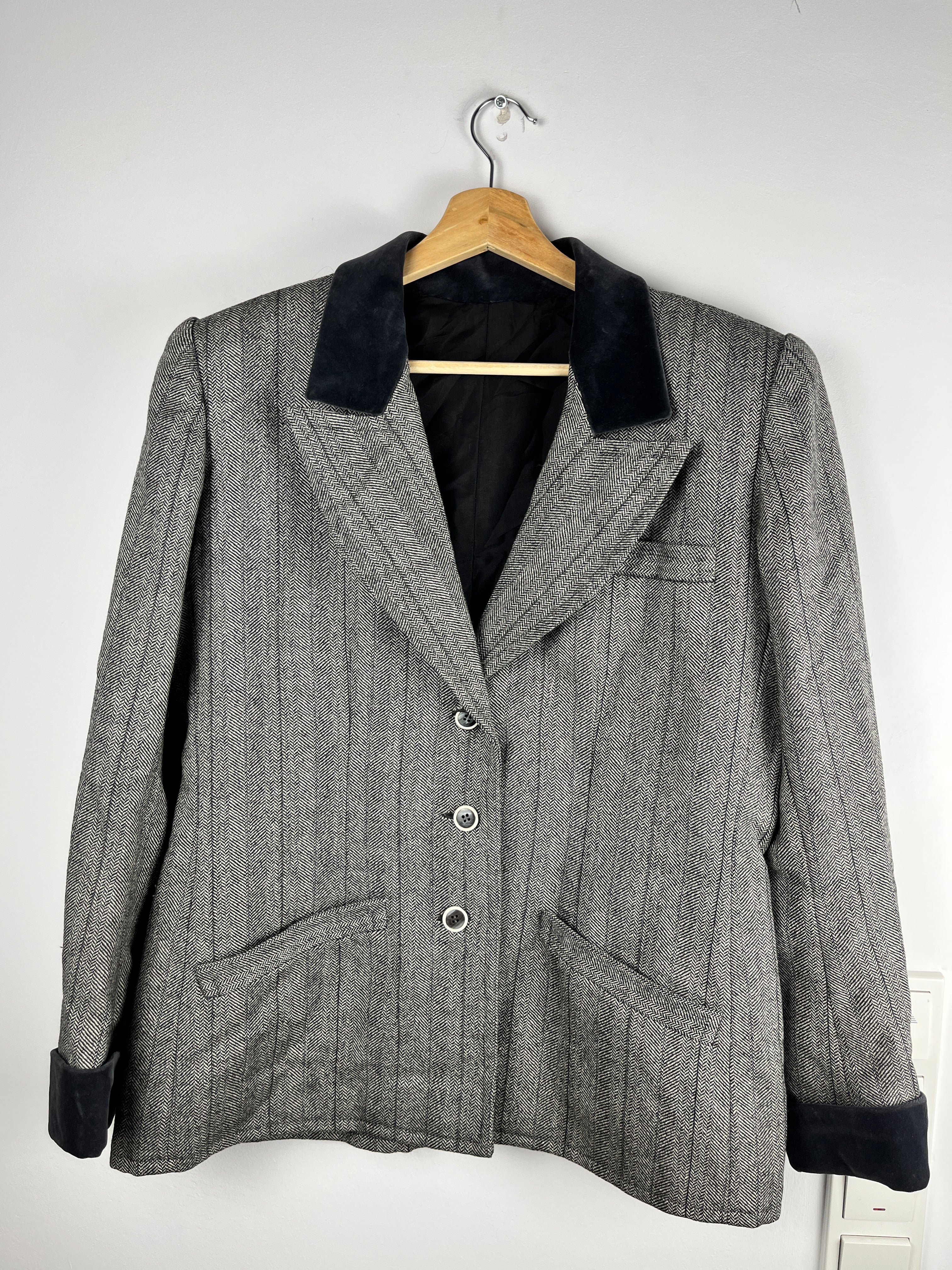 Vintage Herringbone Wool Blazer with Velvet Collar — Size M