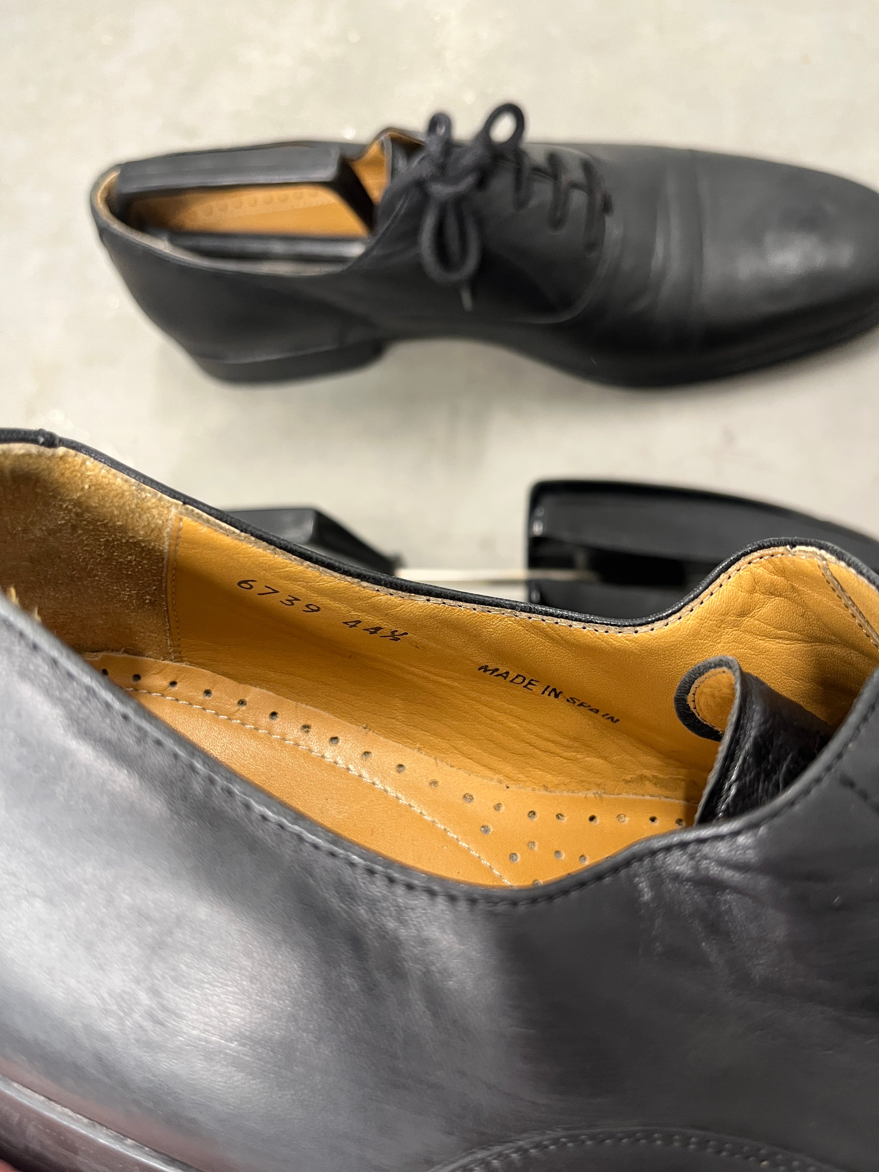 Magnanni Black Leather Oxford Shoes — EU 44½ / US 11